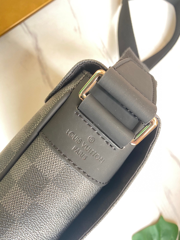 ルイヴィトンバッグ素材ディテール